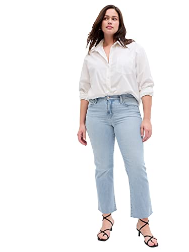 Estos jeans combinan comodidad y estilo en un solo ajuste, gracias a los GAP KICK FLARE con corte flare revitalizado y tejido elástico premium, ideales para mujeres que buscan versatilidad con una oferta imperdible.