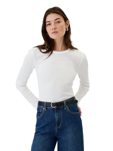 Esta camiseta de GAP combina estilo y comodidad para un look atemporal: con su tejido gofre transpirable y corte femenino, la CAMISETA GAP WHITE000 es la prenda básica que tu armario necesita ahora con un 15% de descuento.