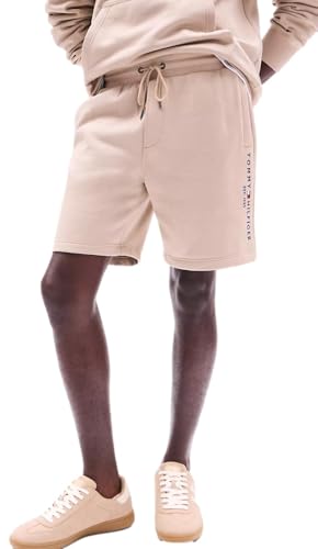 Combate el calor con estilo: los PANTALONES CORTO TOMMY HILFIGER fusionan comodidad y diseño premium - Su logo bordado y tejido transpirable elevan tu look casual al instante