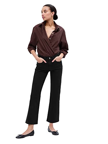 Transforma tu estilo con comodidad sin igual: estos jeans de corte flare revitalizan tu guardarropa, ofreciendo versatilidad y elegancia con el modelo GAP KICK FLARE en negro lavado, el complemento perfecto para cualquier ocasión.