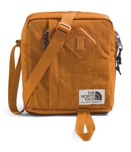 Descubre el compañero ideal para tus aventuras: el bolso THE NORTH FACE BERKELEY te ofrece organización y estilo sin límites – resistente al agua y con diseño funcional para el día a día.