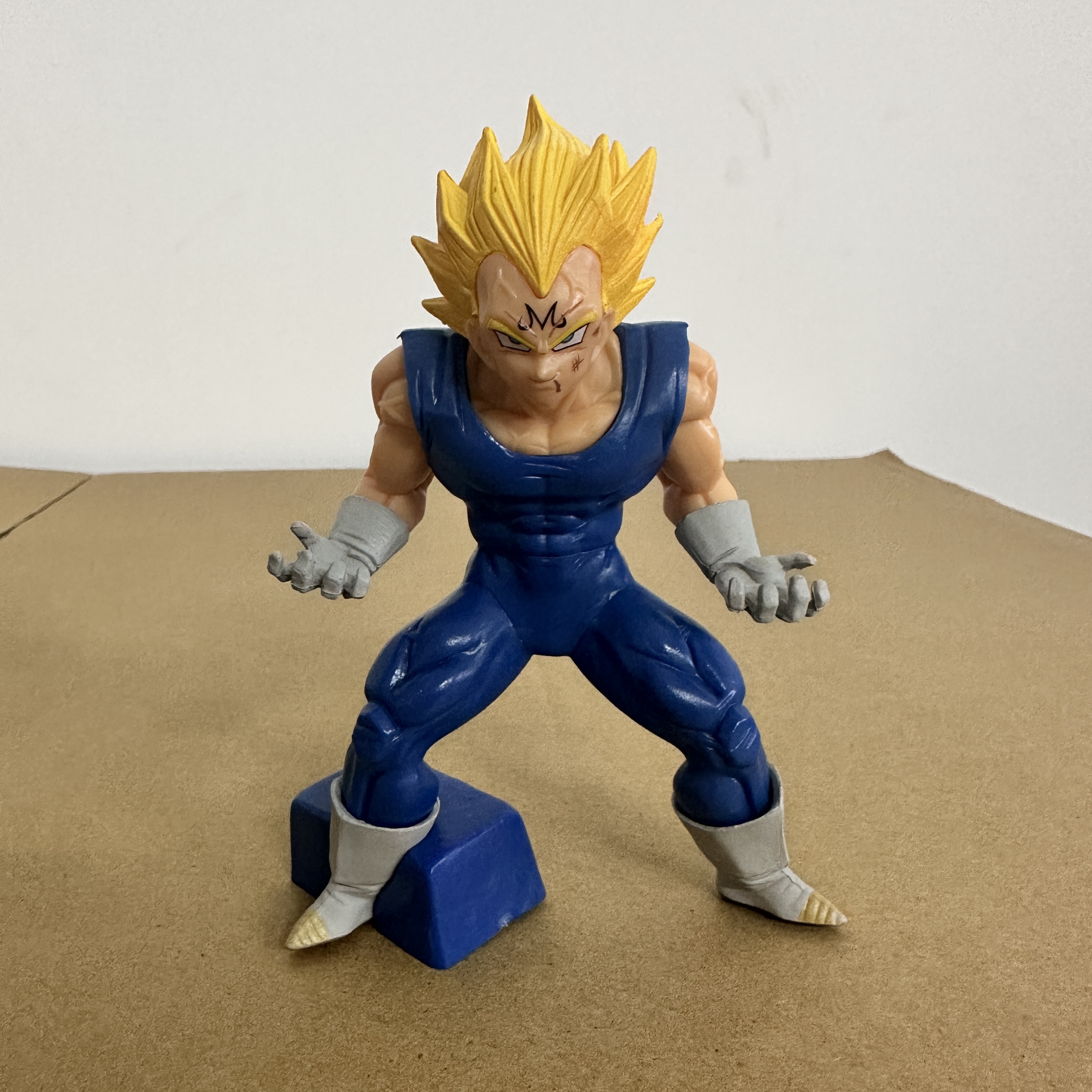 Majin Vegeta: La figura que domina tu estante