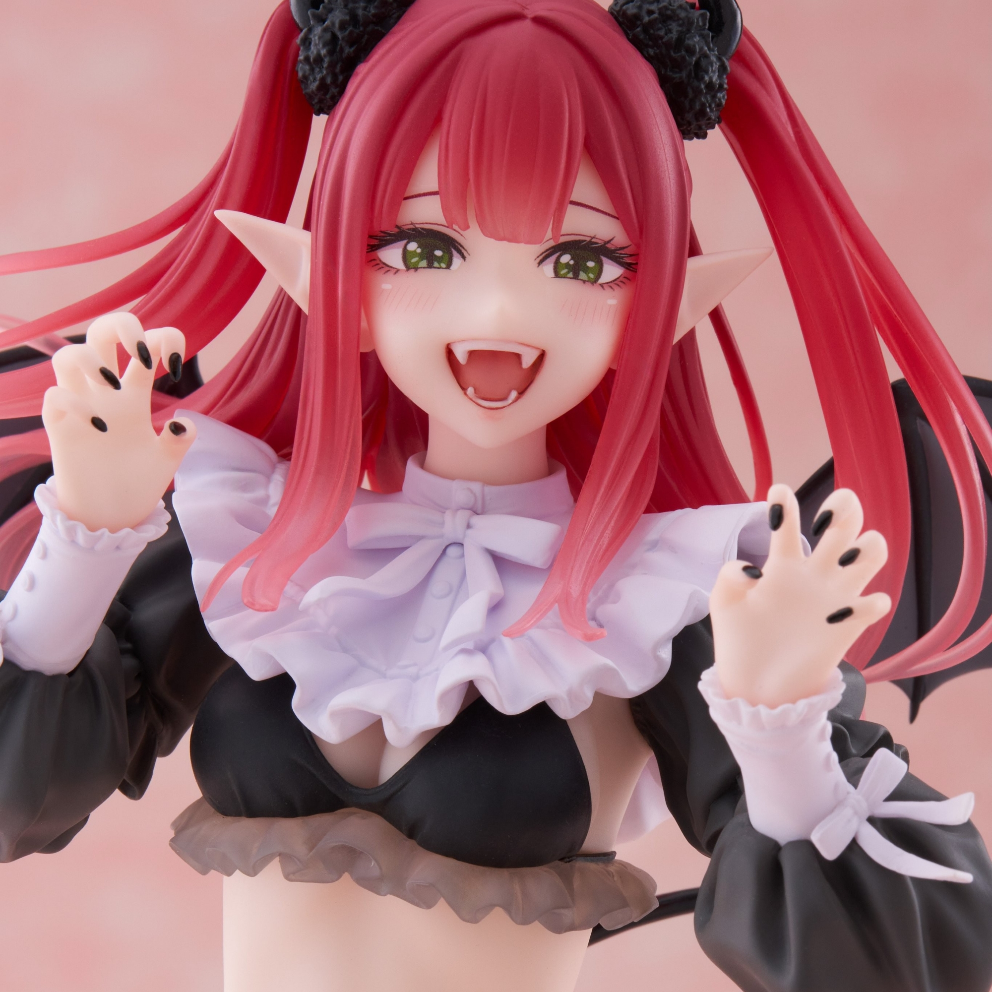 Kitagawa Marin en tu escritorio: figura con encanto y detalles