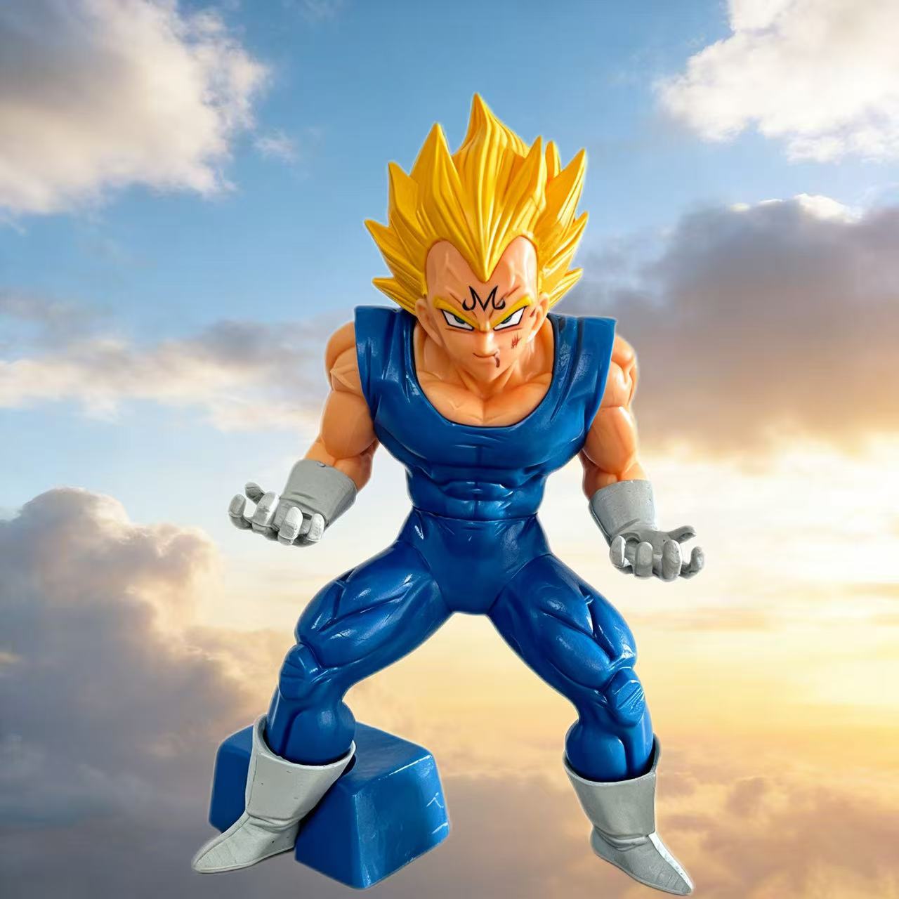 Majin Vegeta en miniatura de 15 cm: tamaño para el escritorio