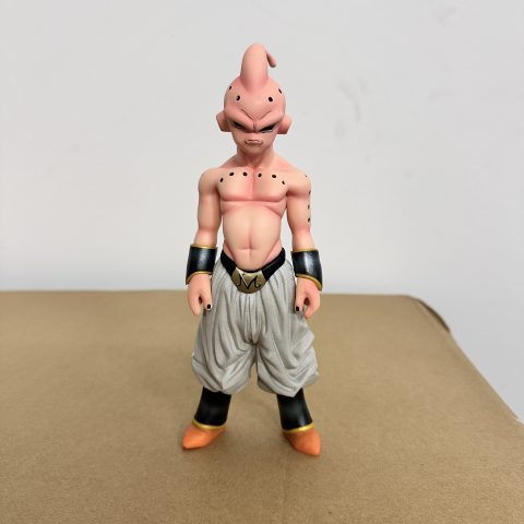 Figura Majin Buu Dragon Ball Z: 22 cm de puro caos rosado